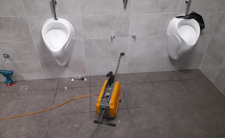 Przepychanie pisuaru